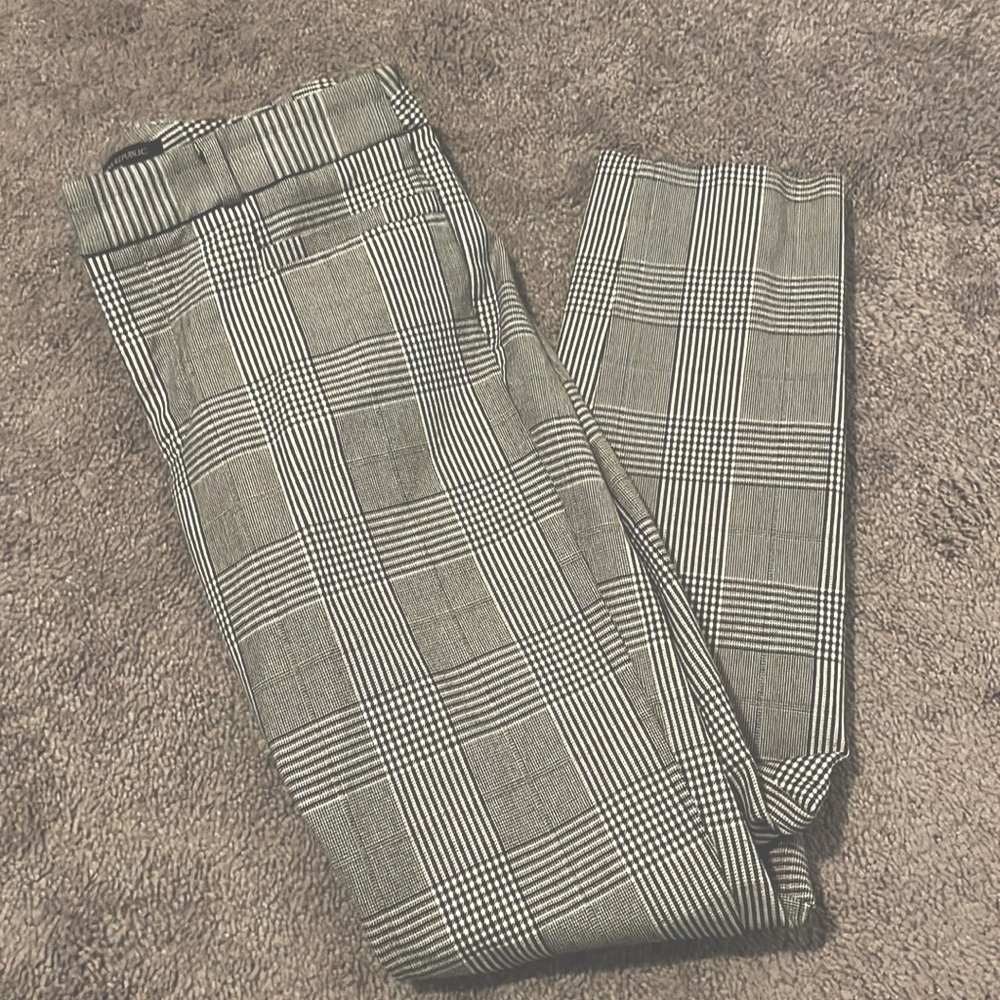Banana Republic Sloan plaid pants size 2. In excellent condition.